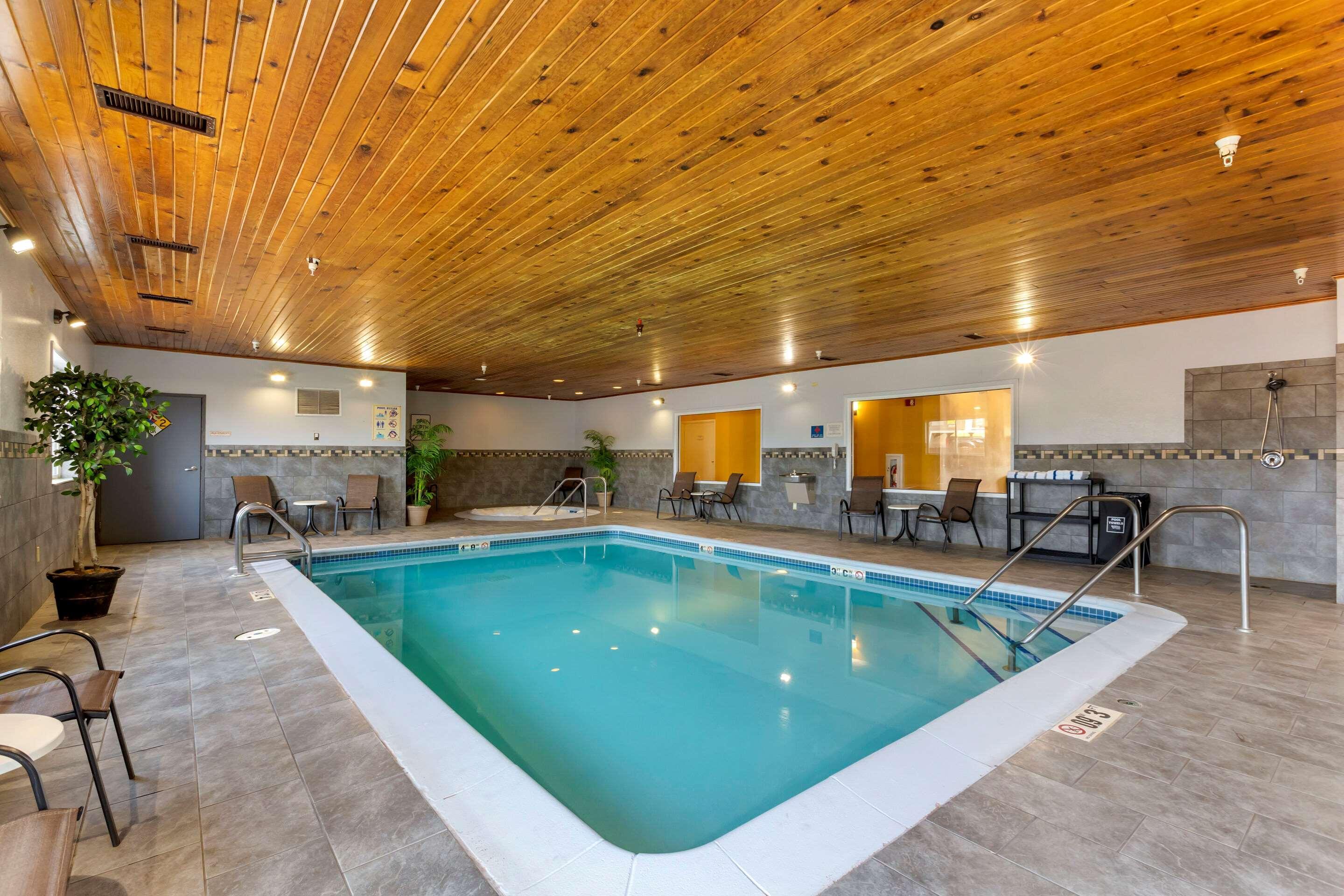 Quality Inn & Suites Keokuk North Exteriör bild