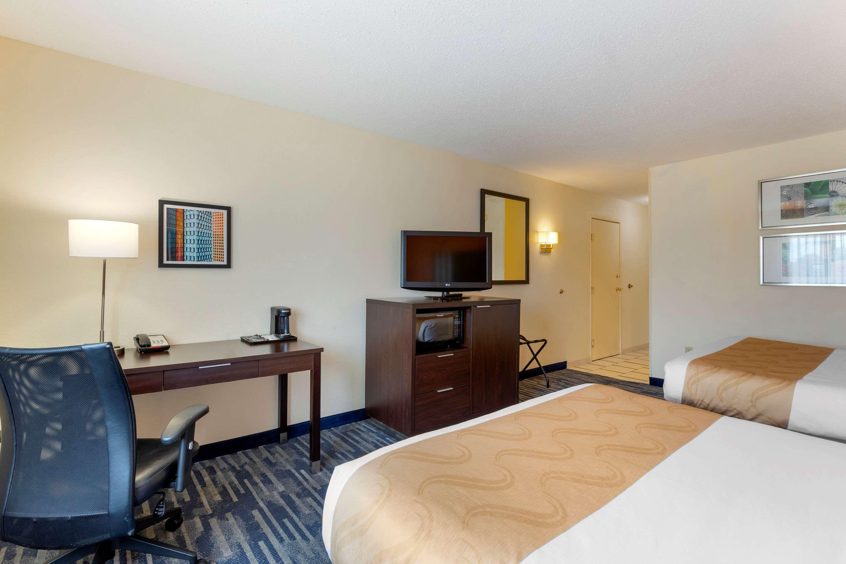 Quality Inn & Suites Keokuk North Exteriör bild