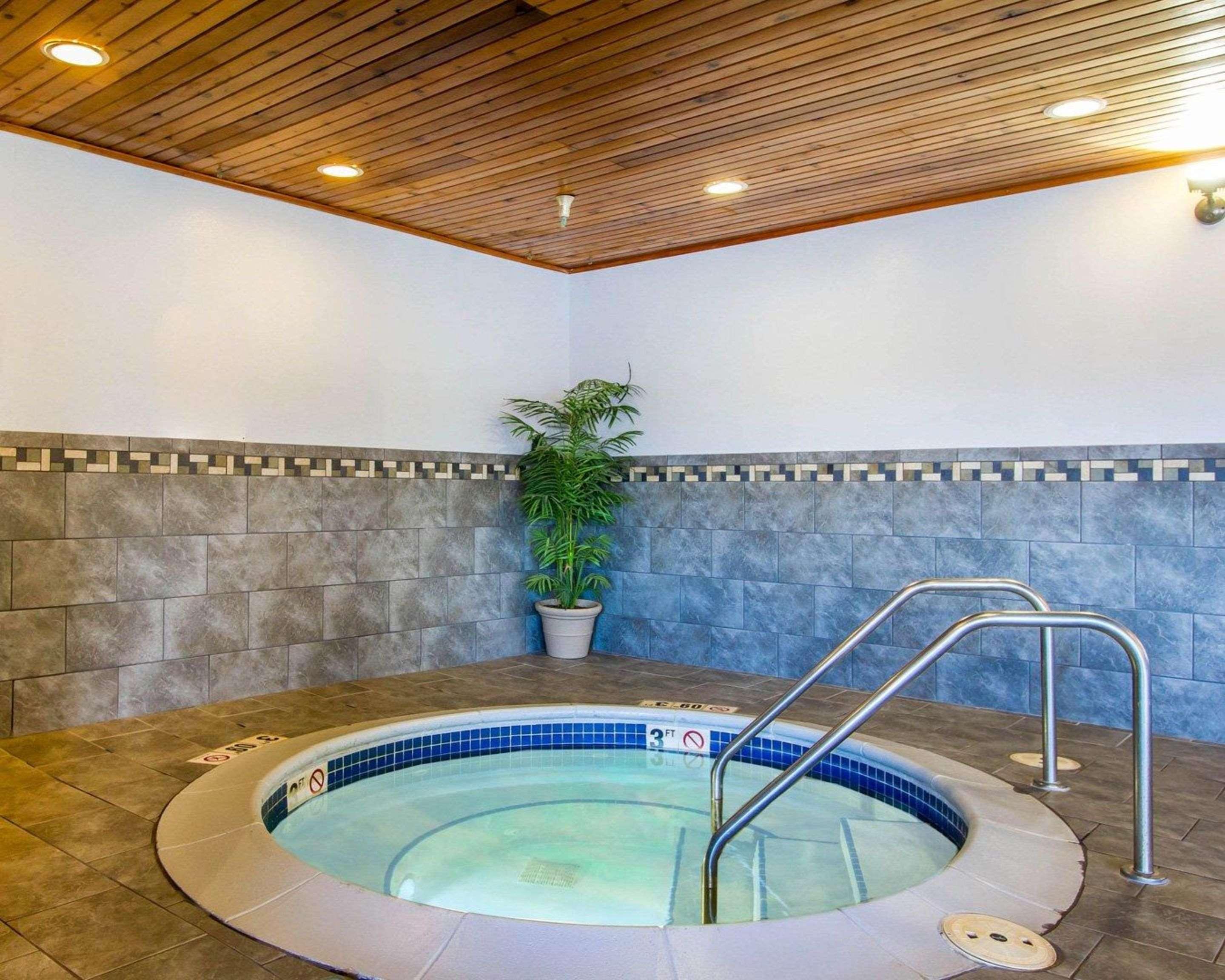 Quality Inn & Suites Keokuk North Exteriör bild