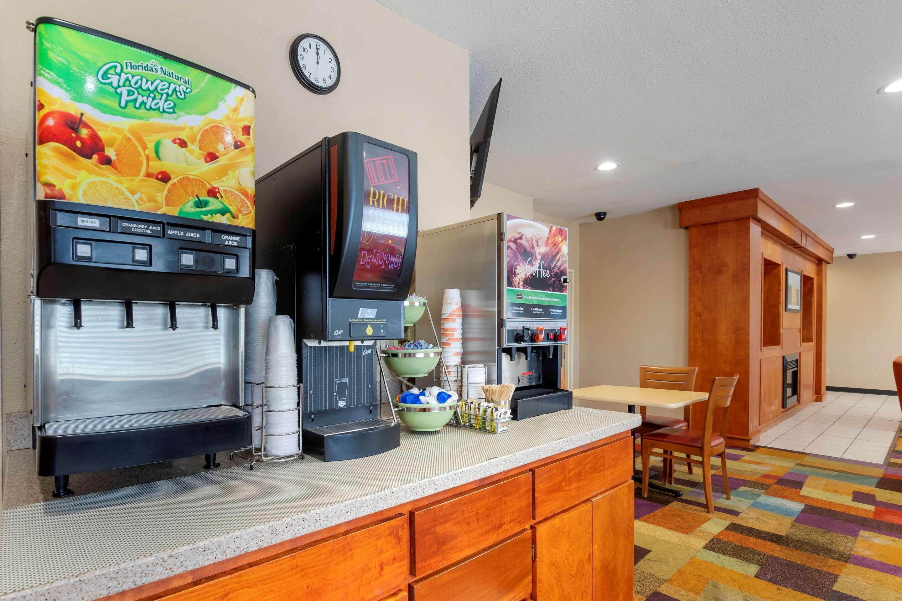 Quality Inn & Suites Keokuk North Exteriör bild
